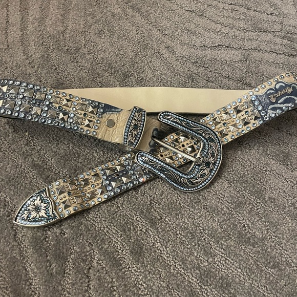 Kippys belt. Leather with Swarovski crystals. Beautiful blues very unique! - Picture 4 of 8